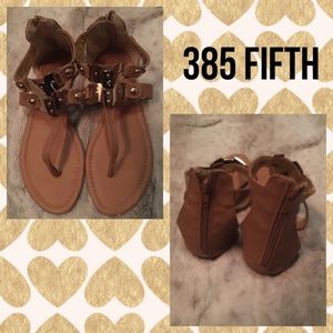 💐385 FIFTH flat sandals Gold accents